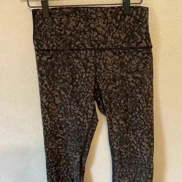 LULULEMON Women’s (at ankle) Leggings - Picture 6 of 8